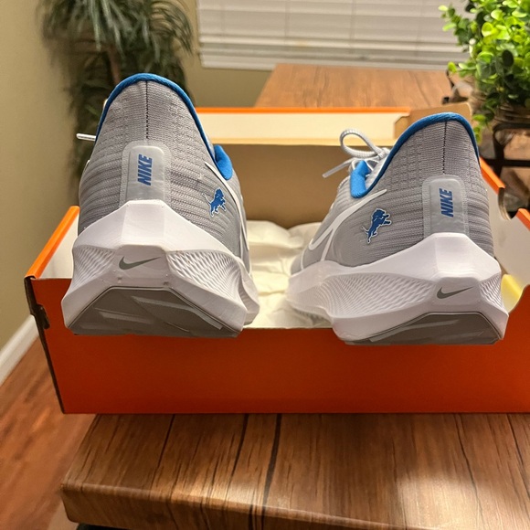 Nike Zoom Pegasus 39 Lions - Silver and White - Picture 5 of 10